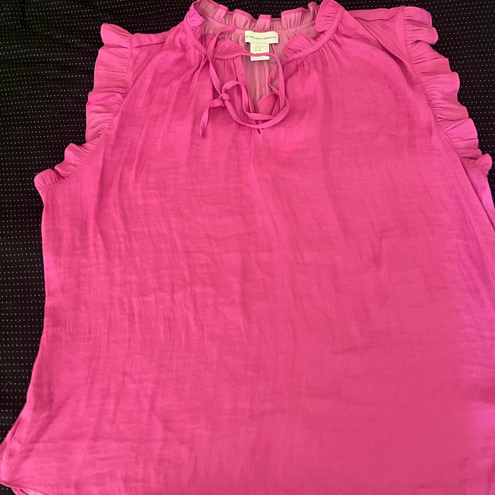 Size M cupcakes and cashmere pink shirt